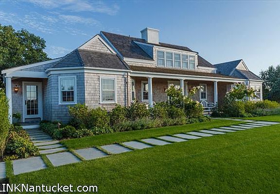 View of Front Entry and Side Entry to the Mudroom