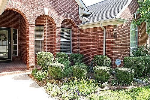 2nd image of 2832 Meade Dr