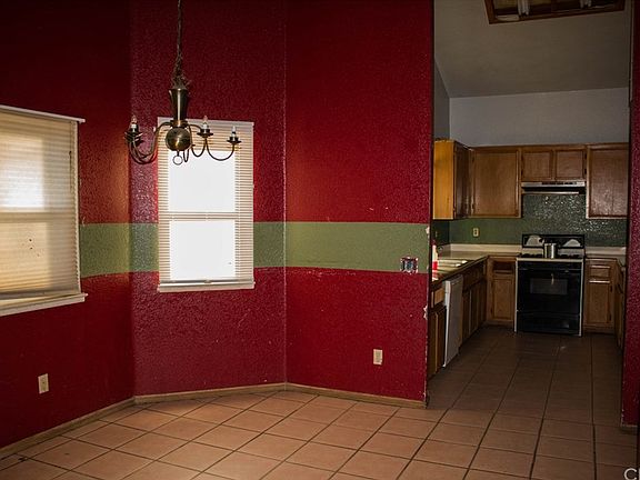 3rd image of 24599 Carolyn Ave