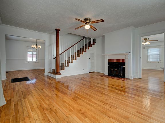 5th image of 213 Winn St