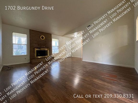 4th image of 1702 Burgundy Dr