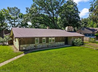 10920 Lake Shore Blvd, Bratenahl, OH 44108