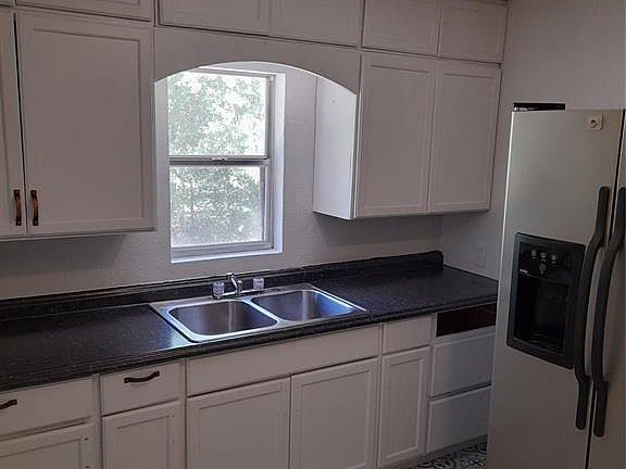 3rd image of 400 SE 20th St