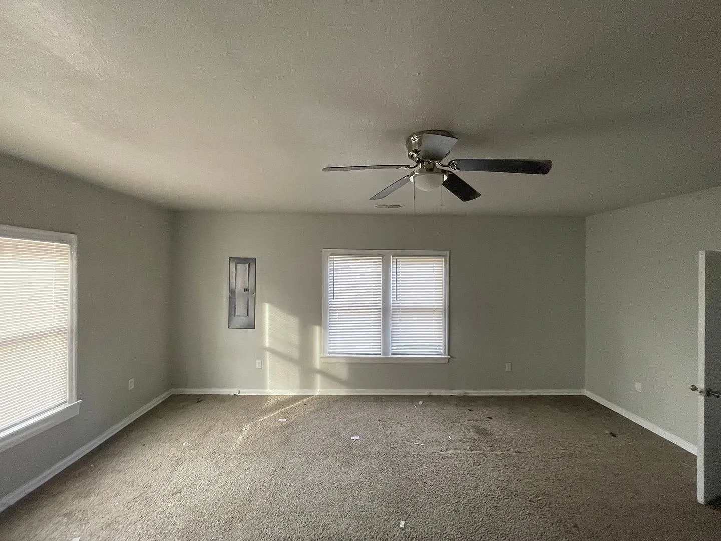 5 bedroom, 2 bath — Photo 4