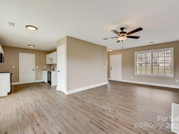 4th image of 2637 Stagbuck Dr
