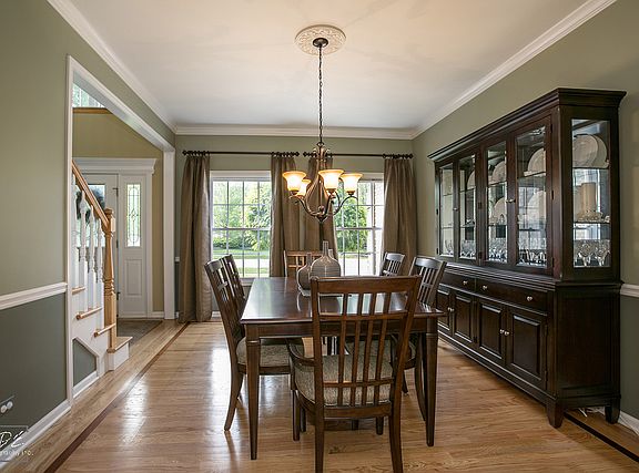 3rd image of 2627 Charlestowne Ln