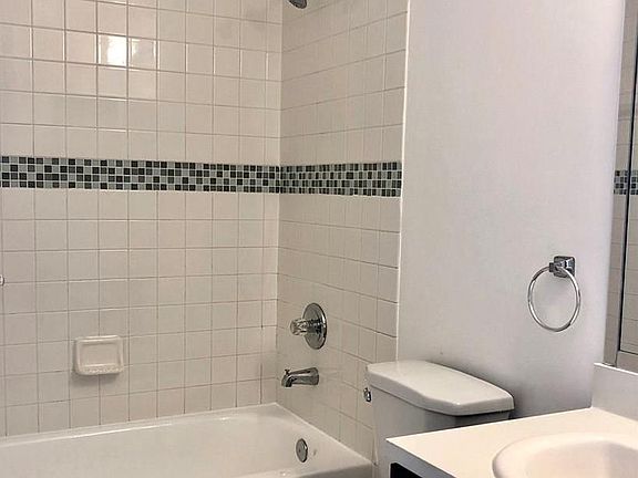 3rd image of 6205 Kendale Lakes Cir APT 290
