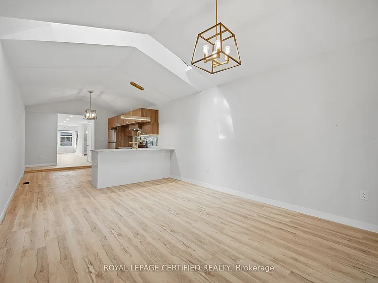 5759 Robinson St — Photo 23
