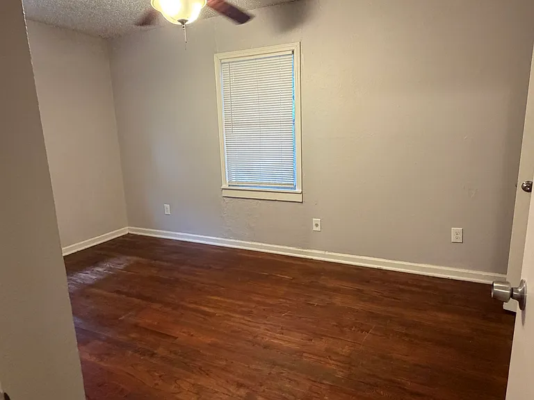 310 E Steed Dr — Photo 5