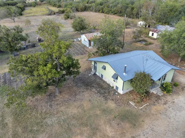 1607 E 4th St, Taylor, TX 76574