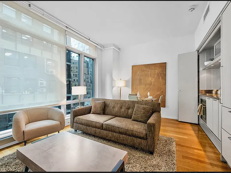 18 W 48th St #10D