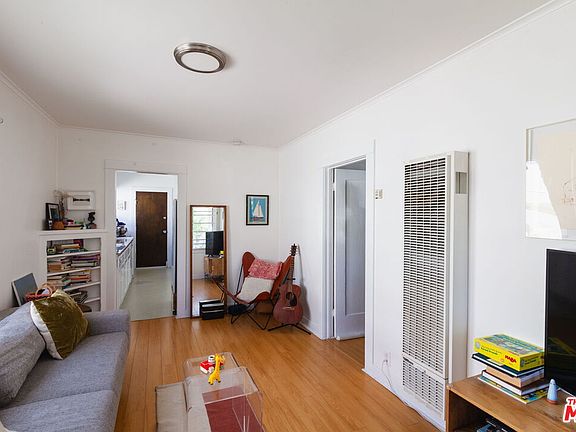 4th image of 2342 Beach Ave