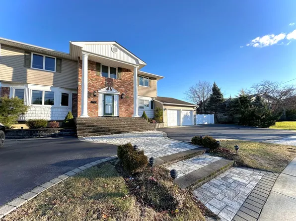 (undisclosed Address), Massapequa Park, NY 11762