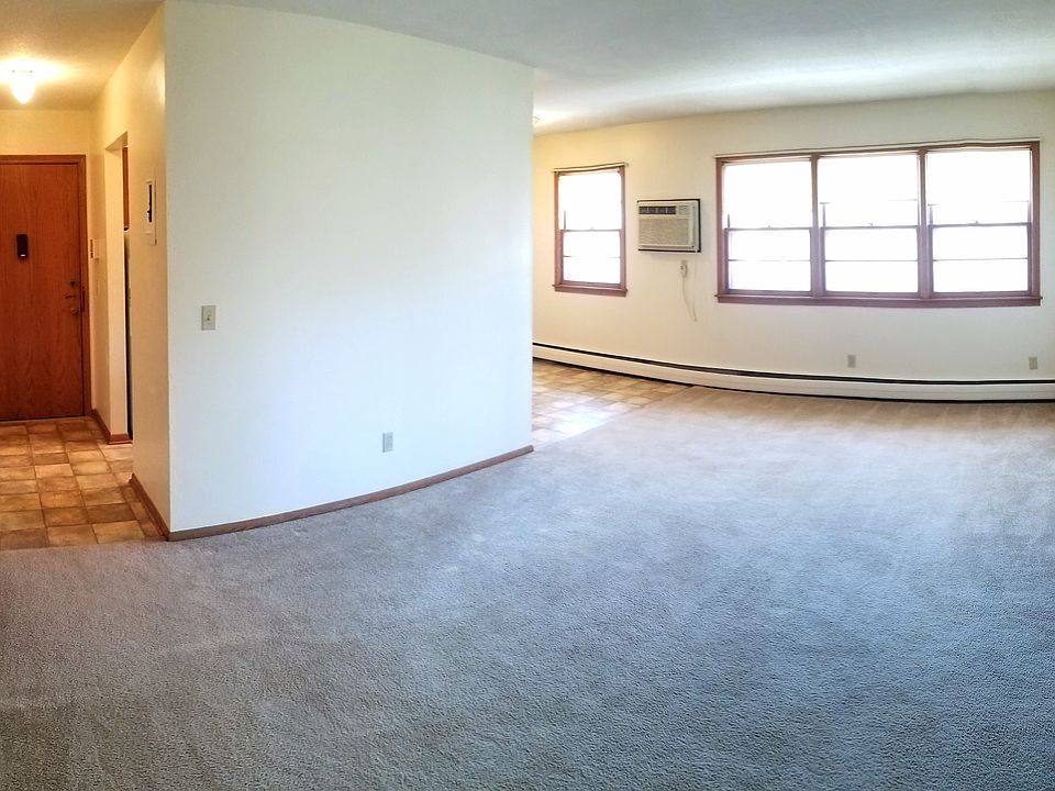 Living room /entry