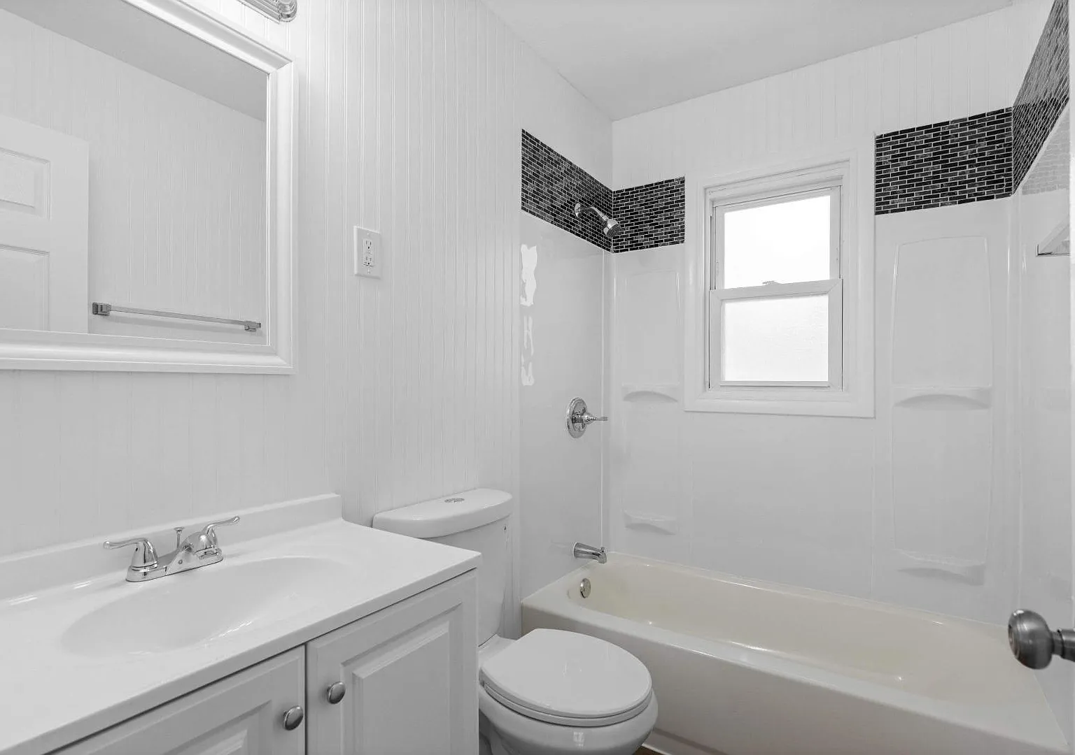 251 Elbring Dr — Photo 4