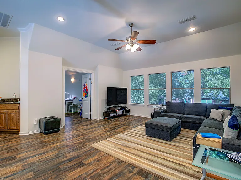 6815 Sawmill Rd — Photo 18