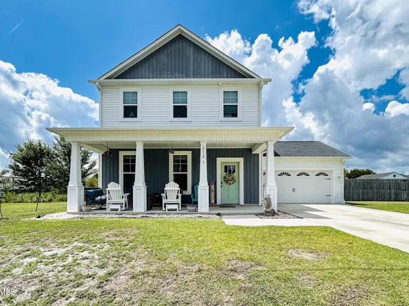 212 Chestwood Drive, Hubert, NC 28539