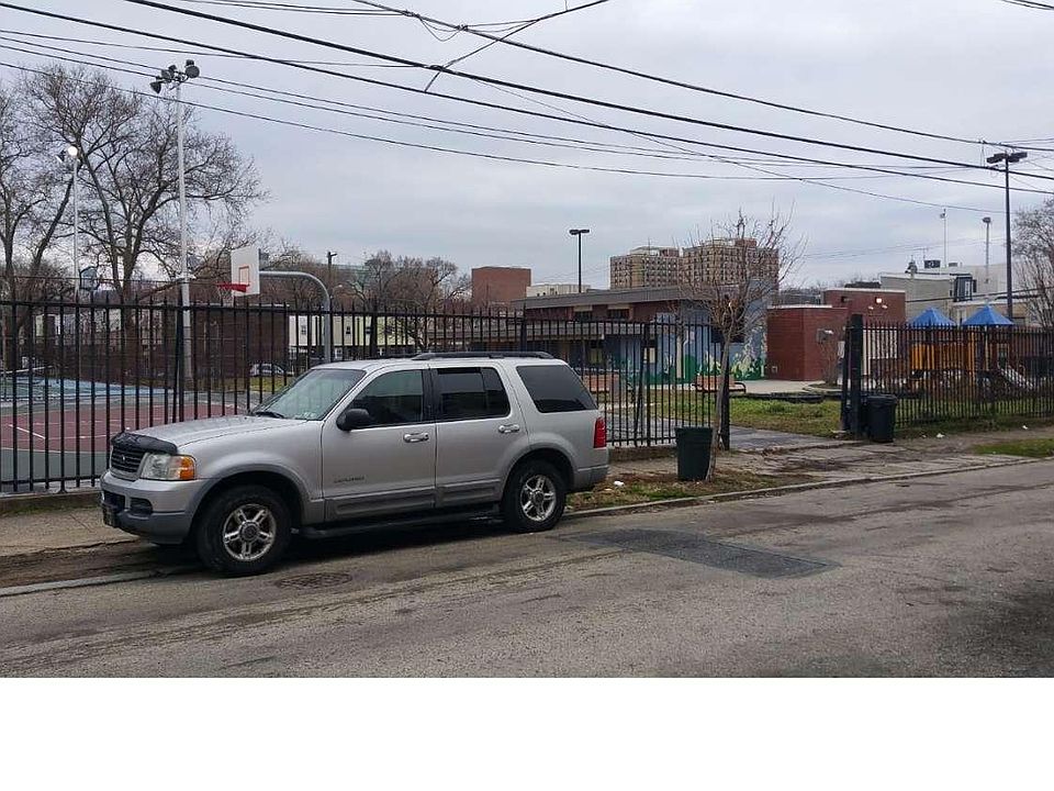 2nd image of 1115 W Colona St