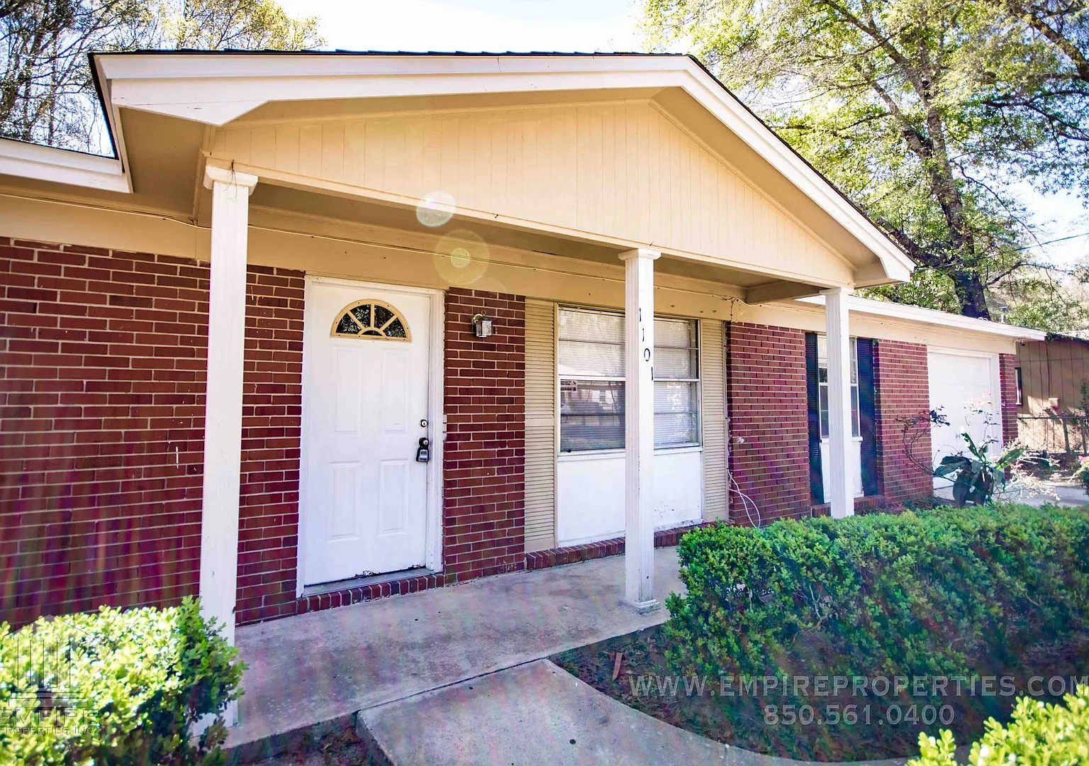Spacious brick home off of South Monroe — Photo 3