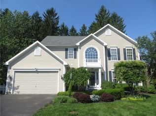 38 Princeton Ln, Fairport, NY 14450