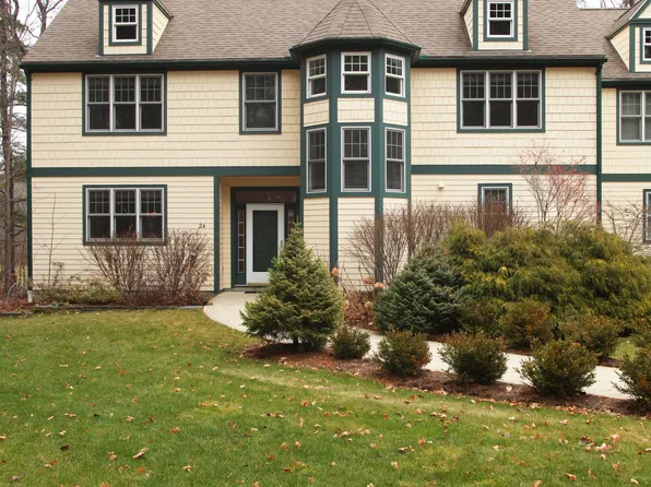 24 Woods Ln, Lenox, MA 01240