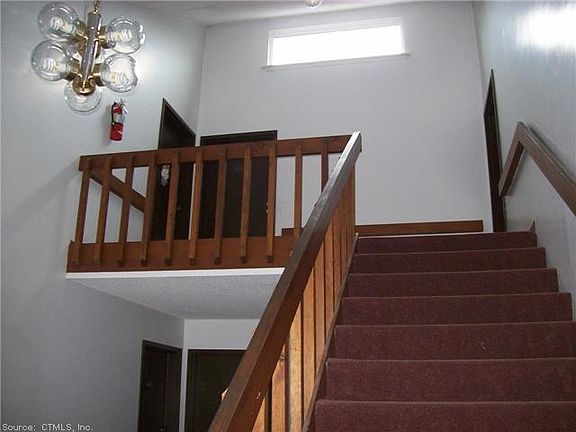 3rd image of 812 Twin Circle Dr
