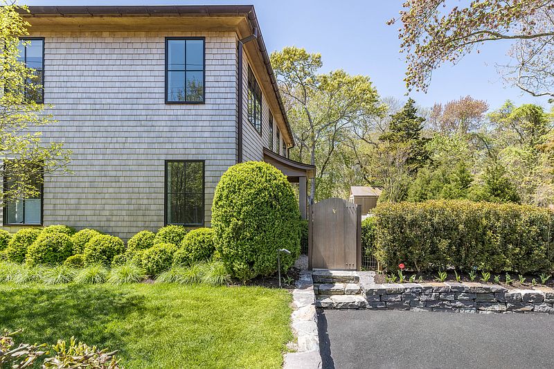 23 Maple Ln in Sag Harbor Out East