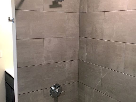 4th image of 527 E 13th St APT 3