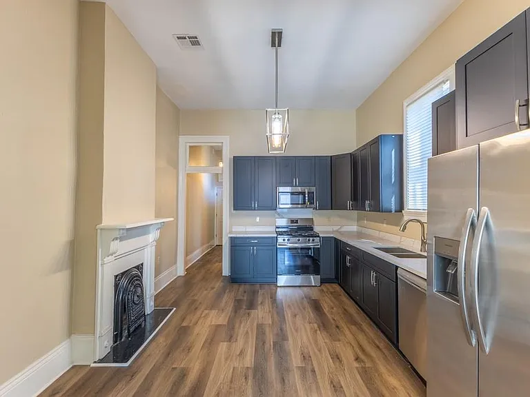 2329 Columbus St — Photo 4