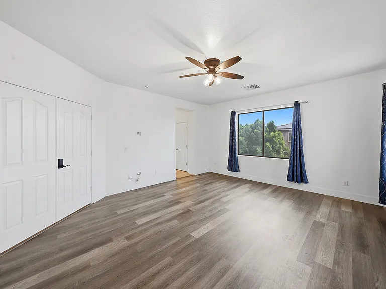 12175 W Chase Ln — Photo 23