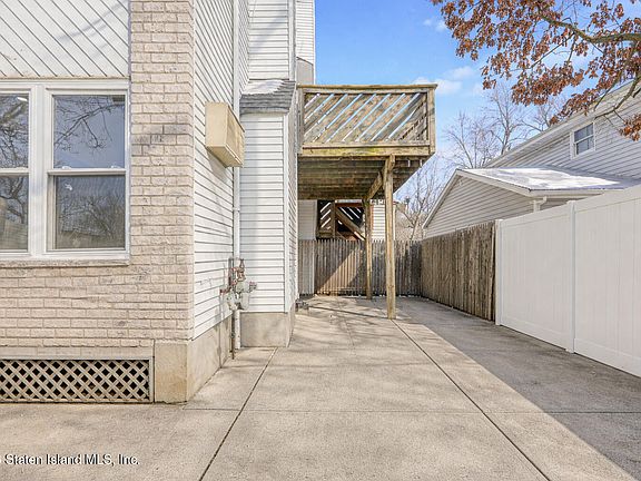 3rd image of 247 Pacific Ave
