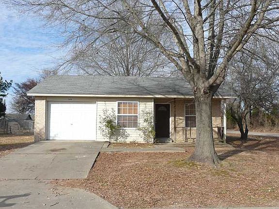 3rd image of 3919 Hollis Dr