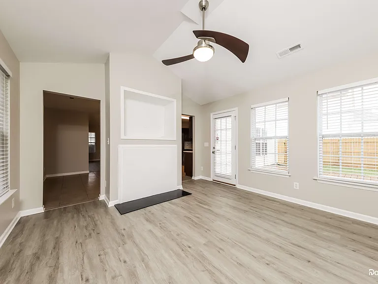 124 Dunbarton Ct — Photo 7