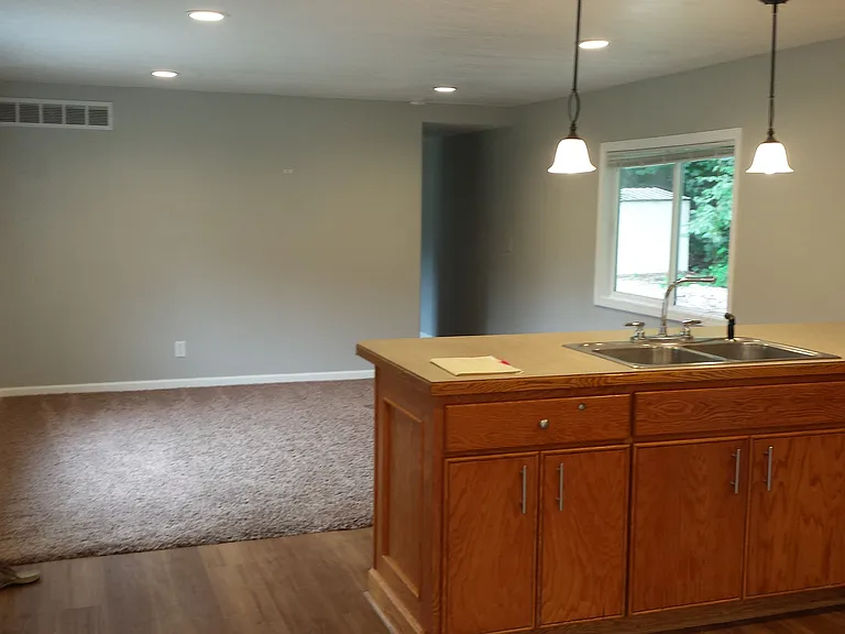 14005 S Cypress Ave — Photo 10