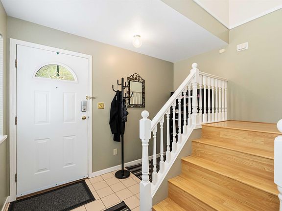 4th image of 22128 Dewdney Trunk Rd #26