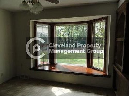 2nd image of 4919 E 95th St