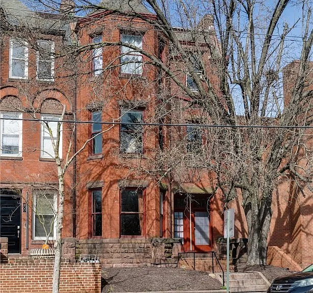 402 Stuart Cir #1 — Photo 1
