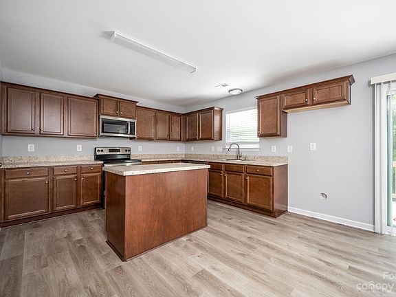 3rd image of 3704 Alexander Forest Dr