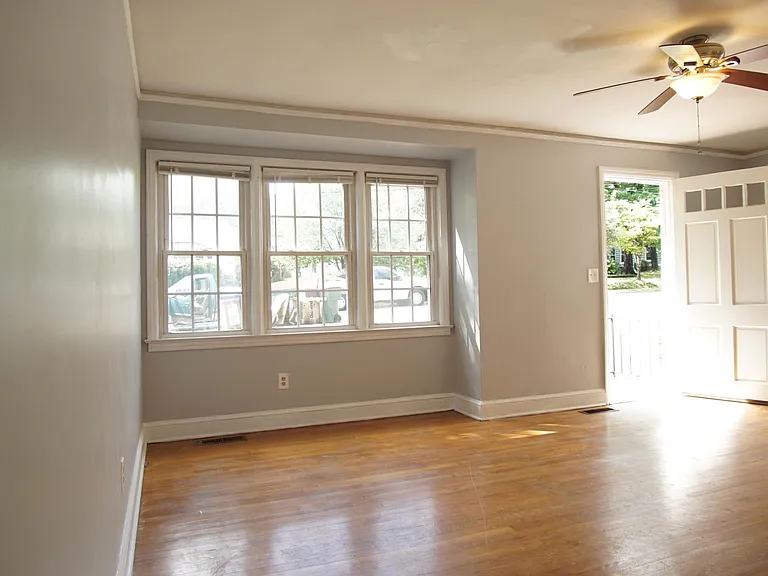 27 Wilshire Dr — Photo 5
