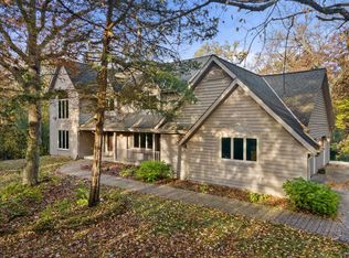 35060 Old Woods Rd, Oconomowoc, WI 53066