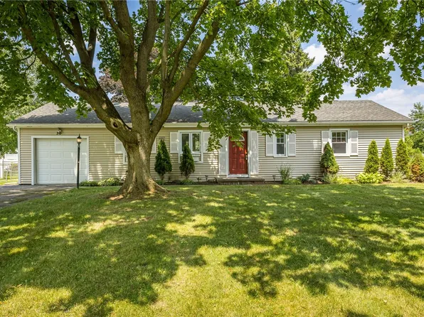 30 Newport Dr, Rochester, NY 14624