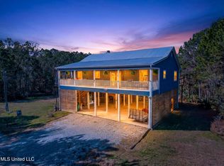 513 Poinsetta Dr, Bay Saint Louis, MS 39520