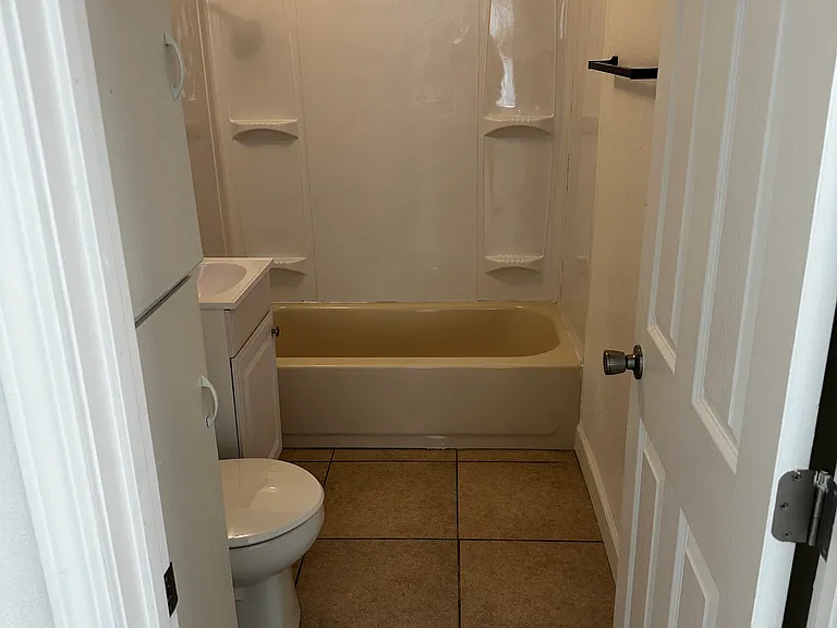 152 N 2nd St #B — Photo 6
