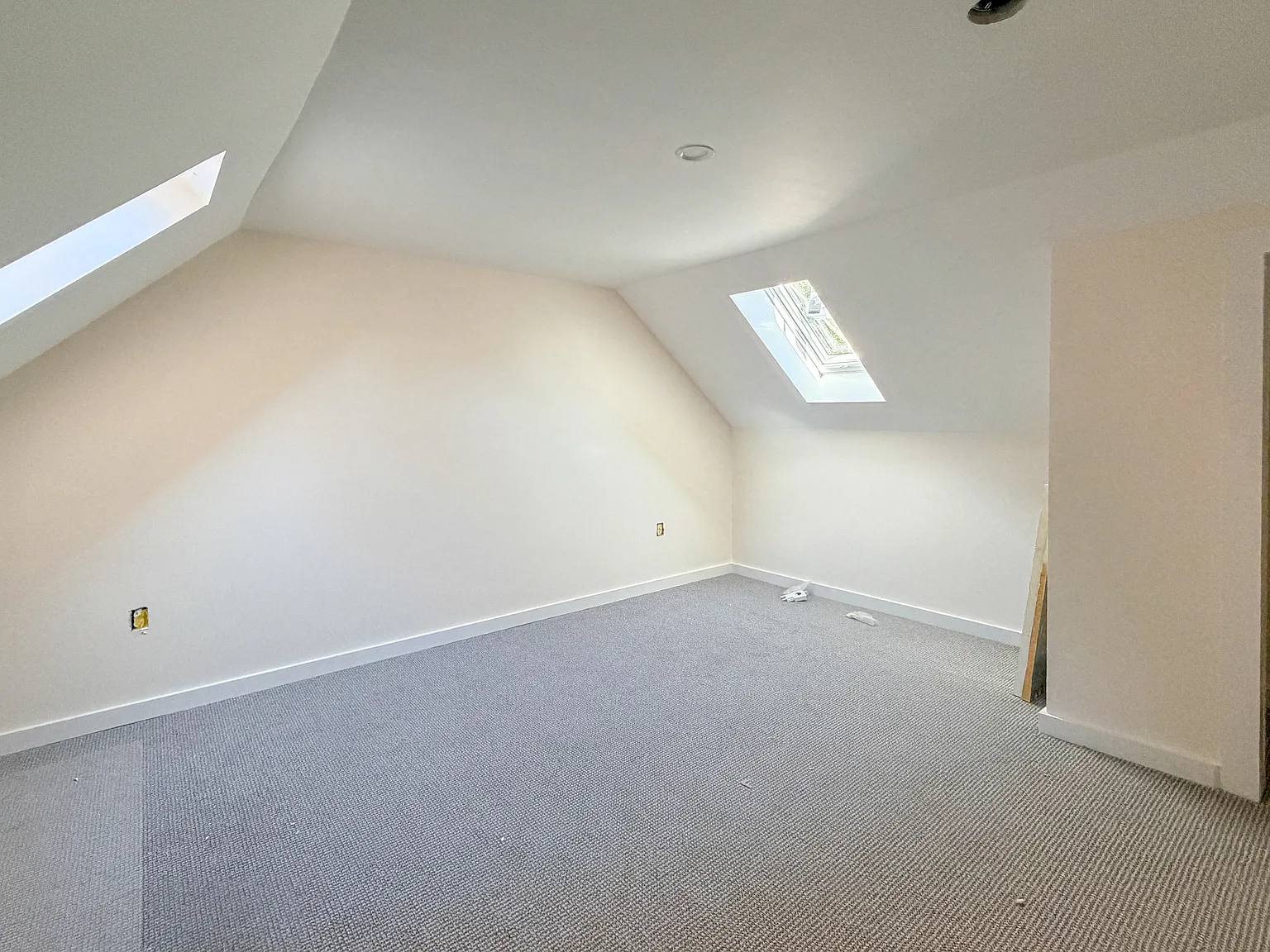 2 bed, 839 sqft, $1,812 — Photo 3