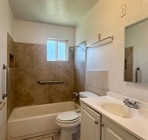 7532 N 21st Ave — Photo 7