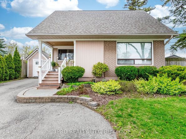 2564 Lundigan Dr, Mississauga, ON L5J 3W1