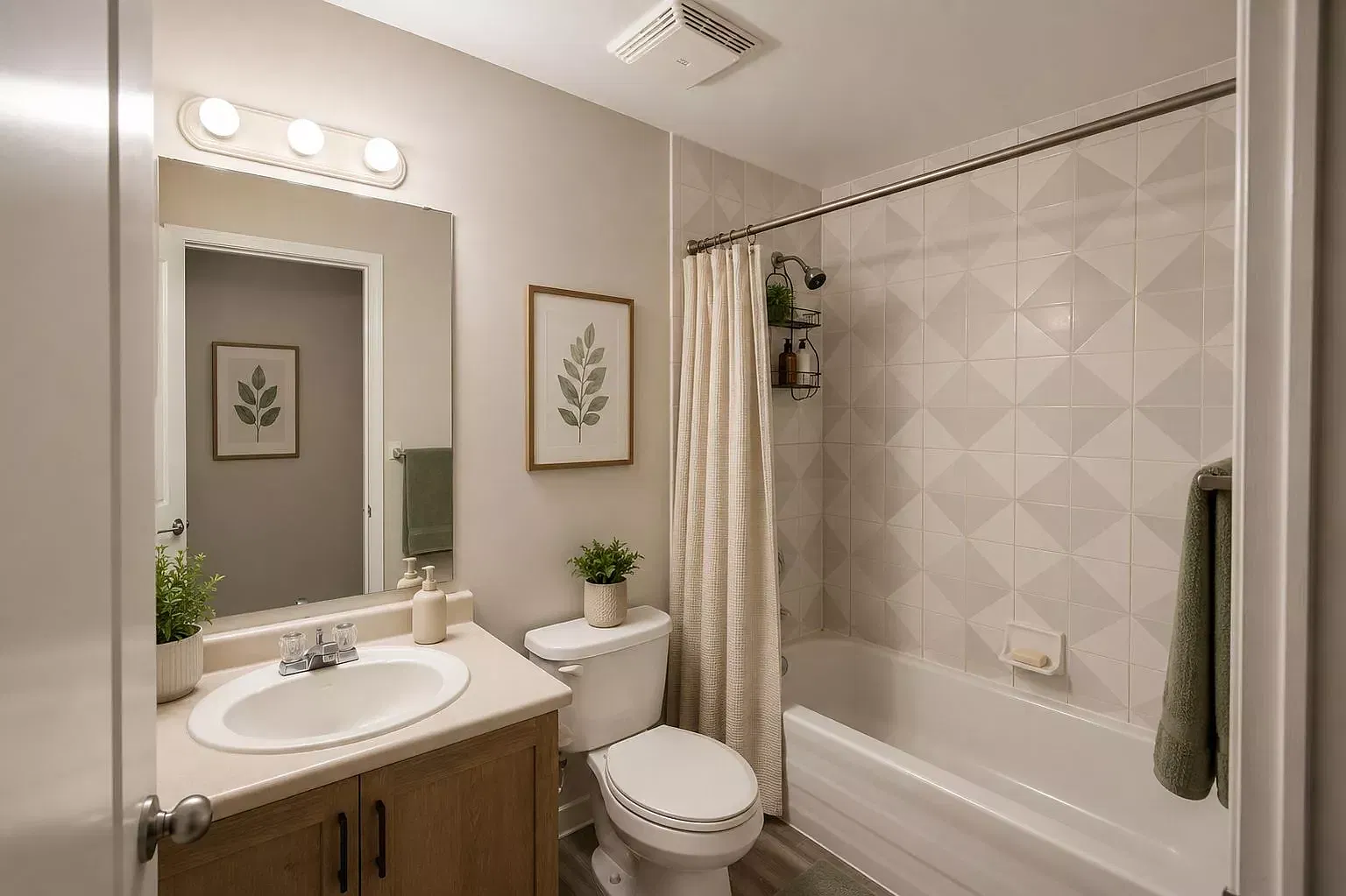 3 bed, 1000 sqft, $1,800 — Photo 2