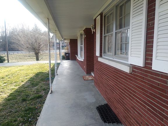 3rd image of 1111 E Ky 70