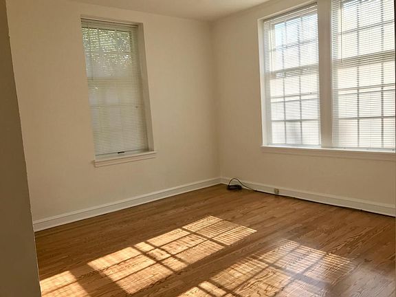 4th image of 15700 Van Aken Blvd APT 23