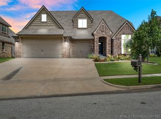 2013 W 109th Pl S, Jenks, OK 74037